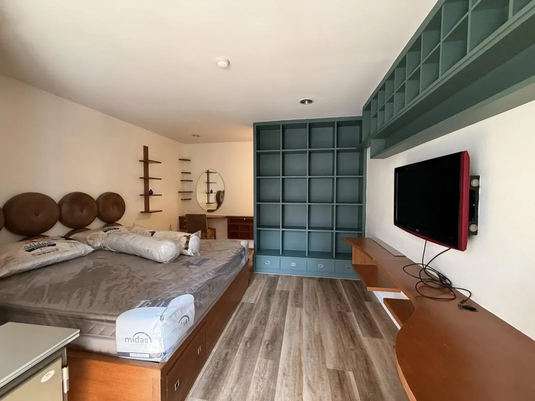 Property photos for Lake Avenue 16