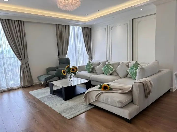 Property photos for Noble BE 33