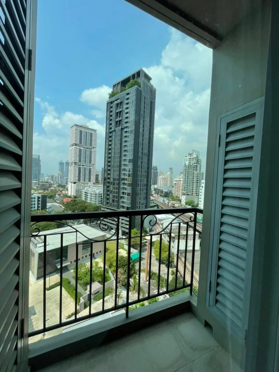 Property photos for The Crest Sukhumvit 34