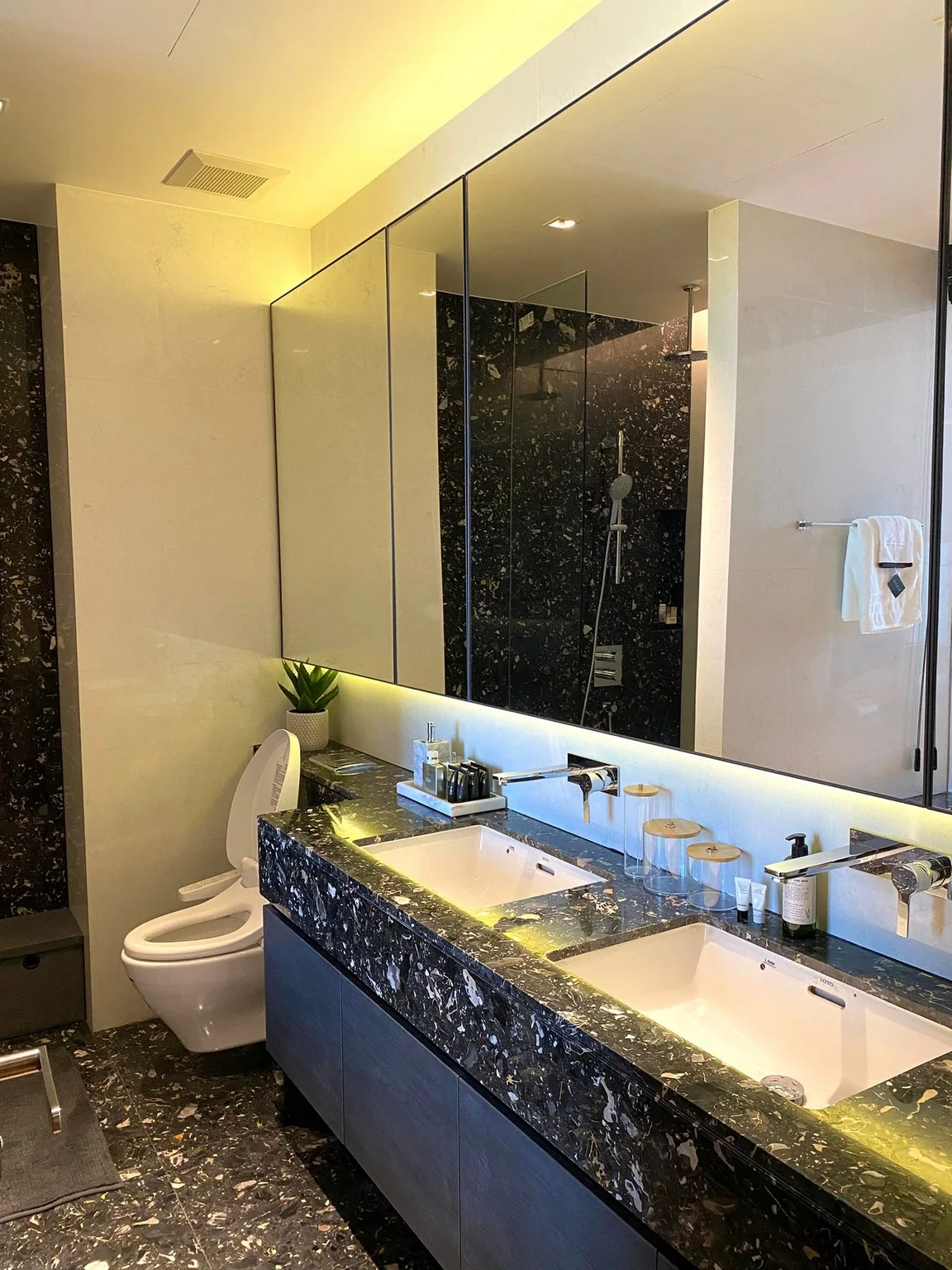 Property photos for BEATNIQ Sukhumvit 32