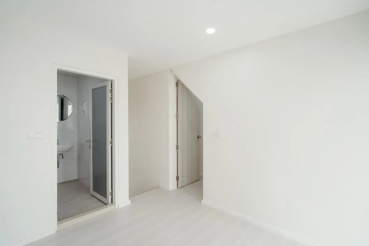 Property photos for Single House Suk 15