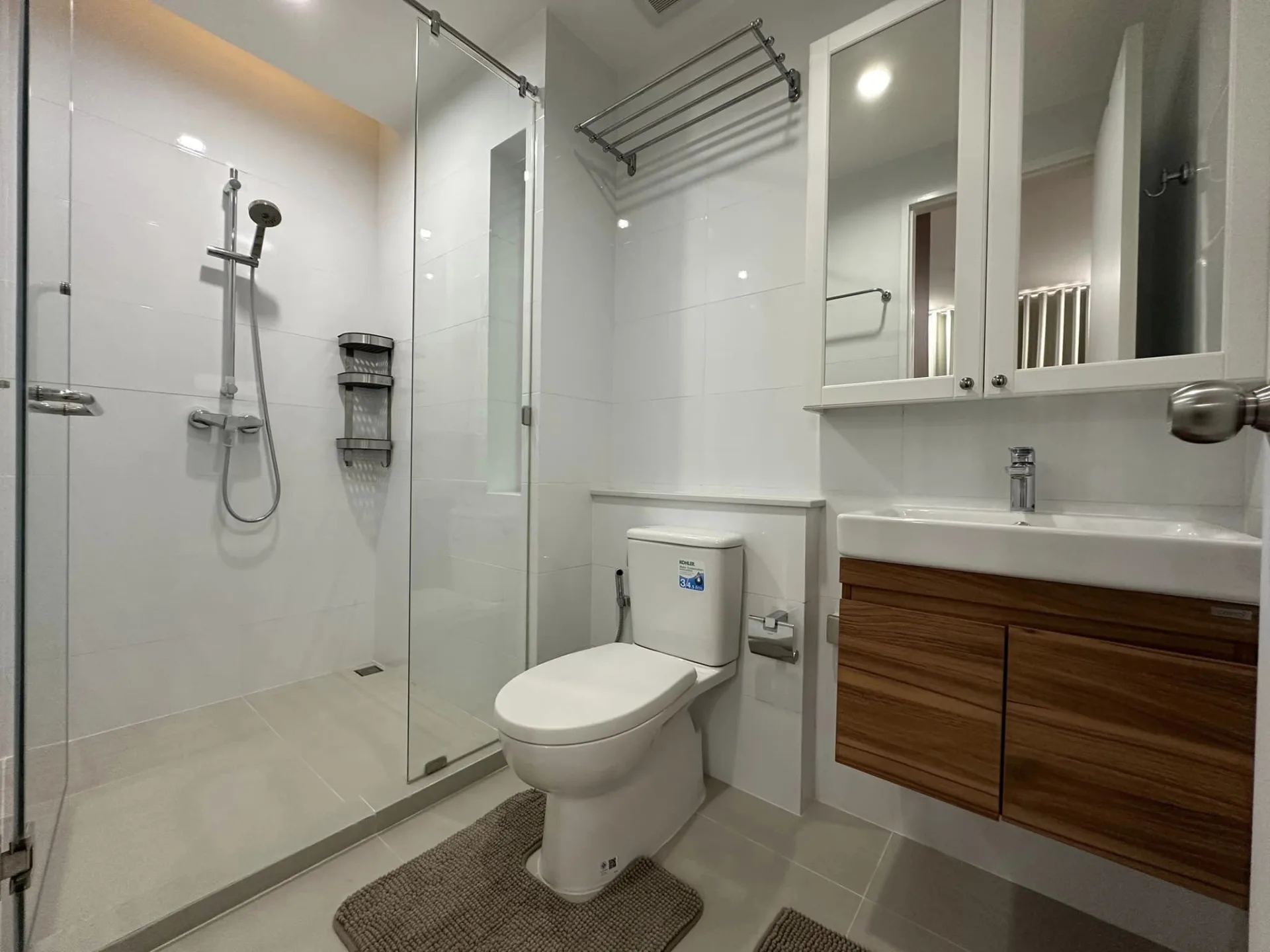 Property photos for 6th Avenue Sukhumvit 15