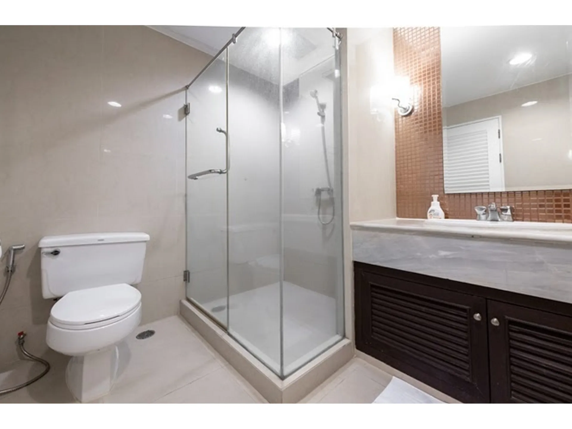 Property photos for Lake Green