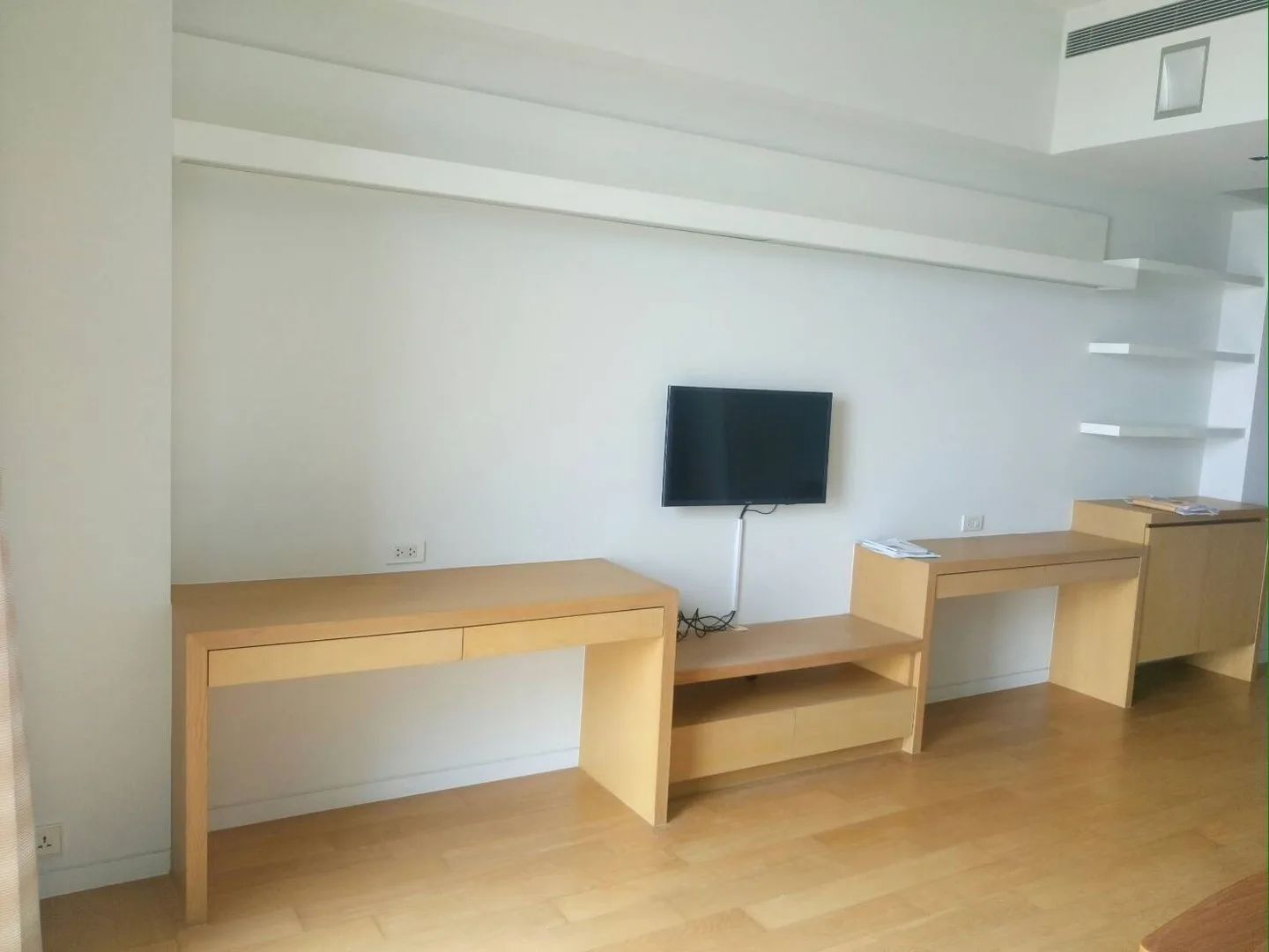 Property photos for The Met