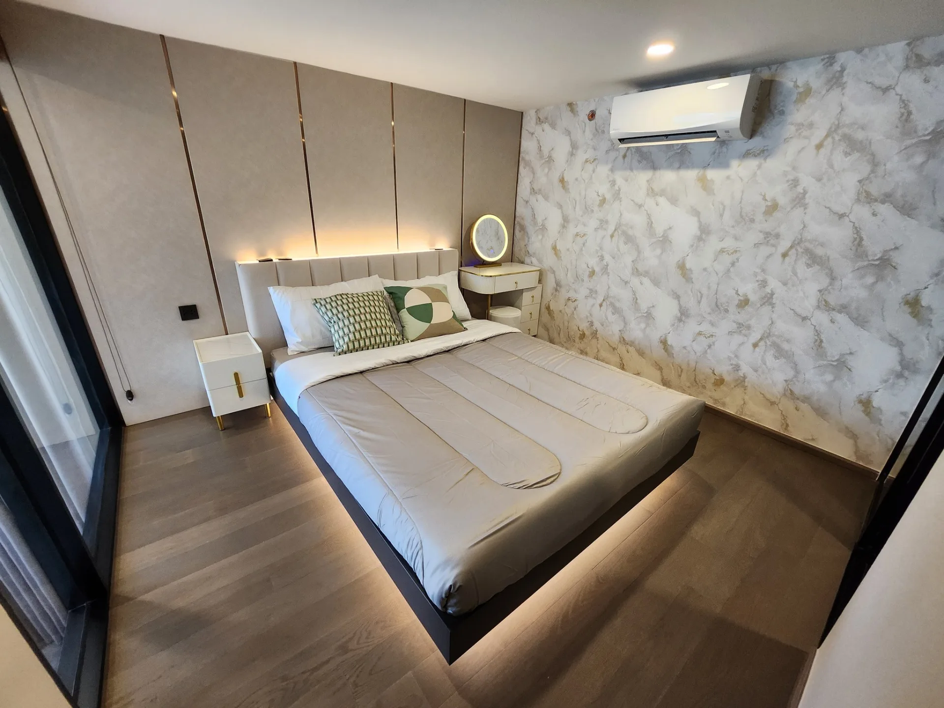 Property photos for Park Origin Chula-samyan