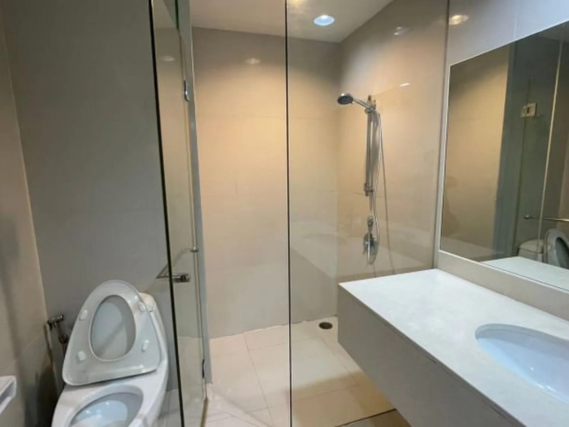 Property photos for Chamchuri Square Residence