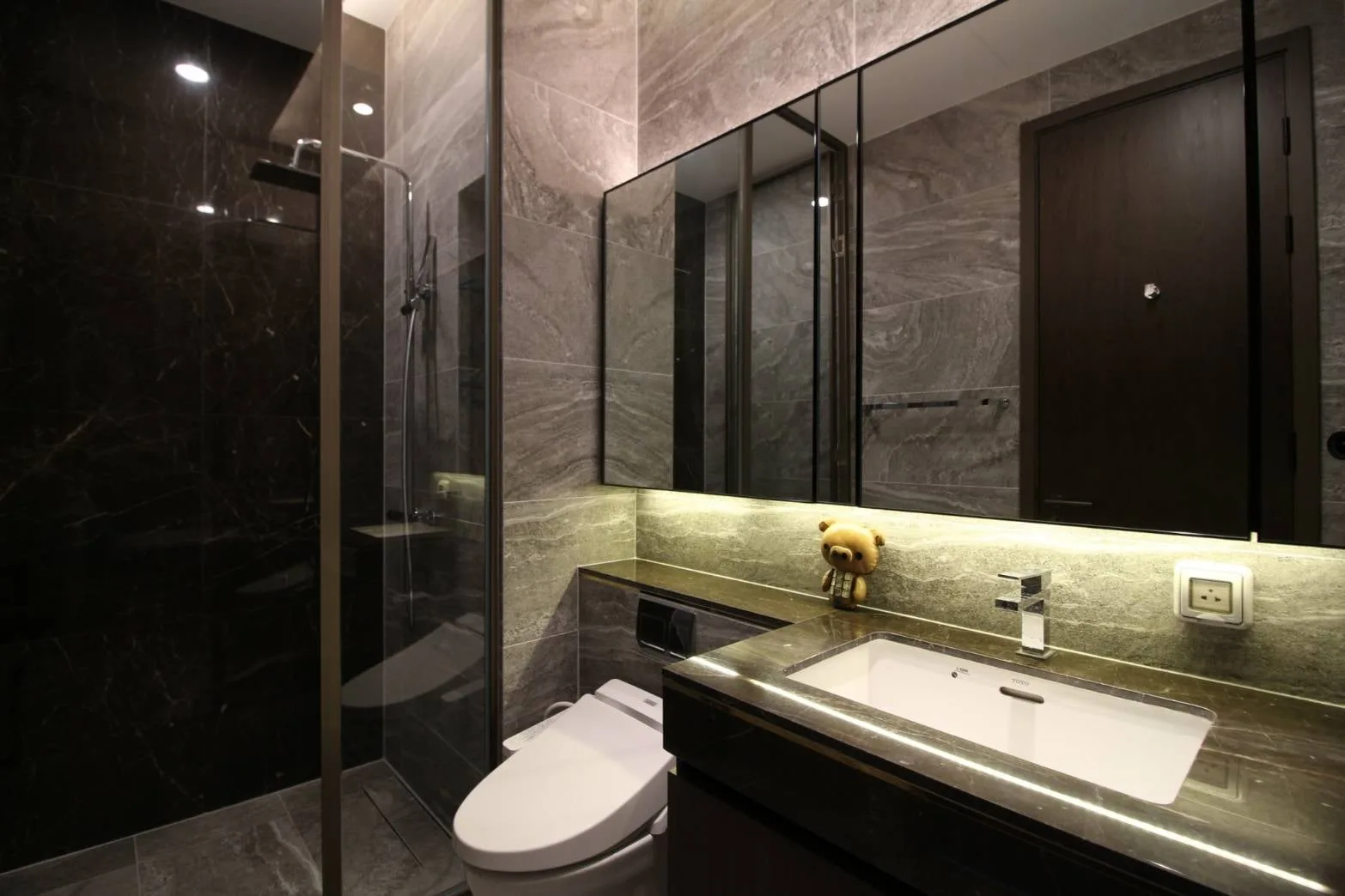 Property photos for The Esse Sukhumvit 36