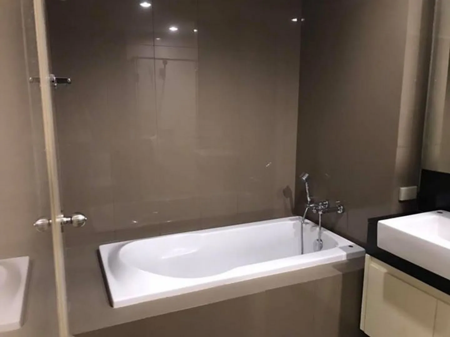 Property photos for Siri On 8