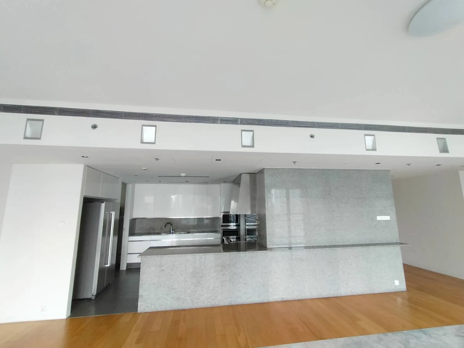 Property photos for The Met