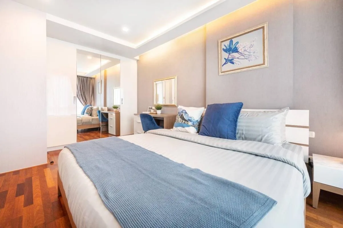 Property photos for Beverly 33
