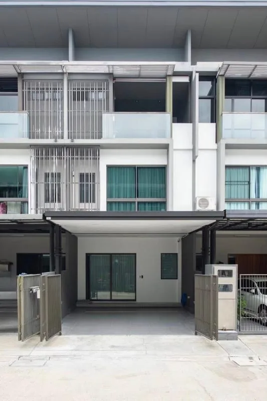 Property photos for The Landmark Ekamai-ramindra