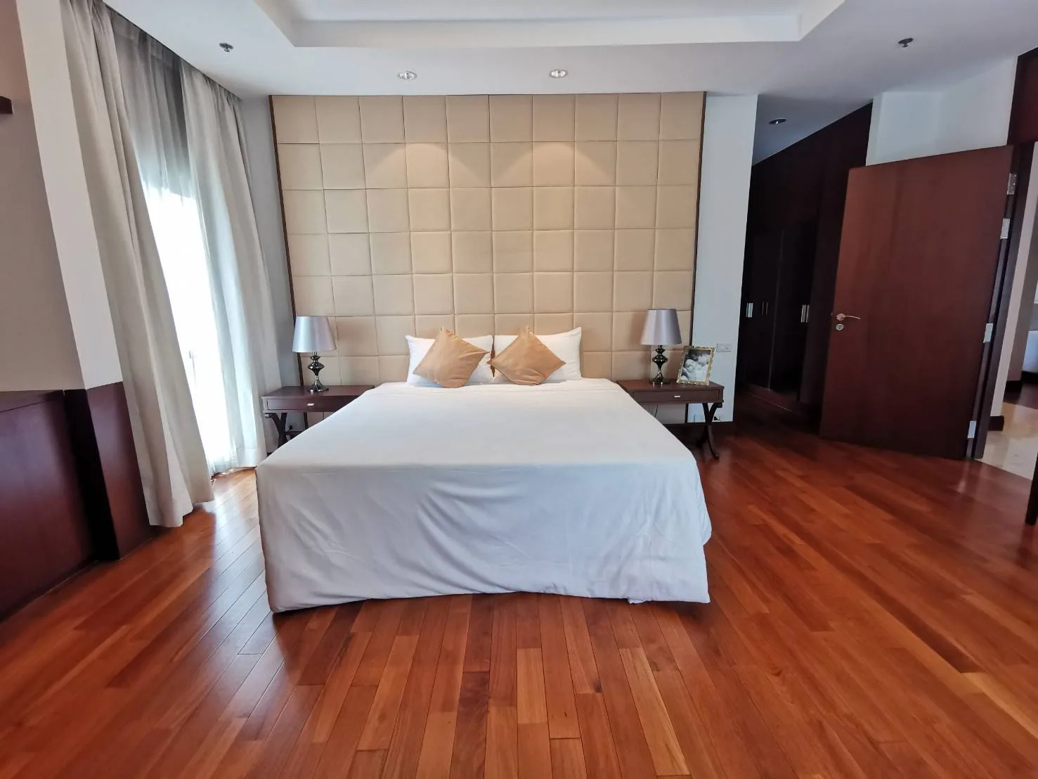 Property photos for Royal Residence Park