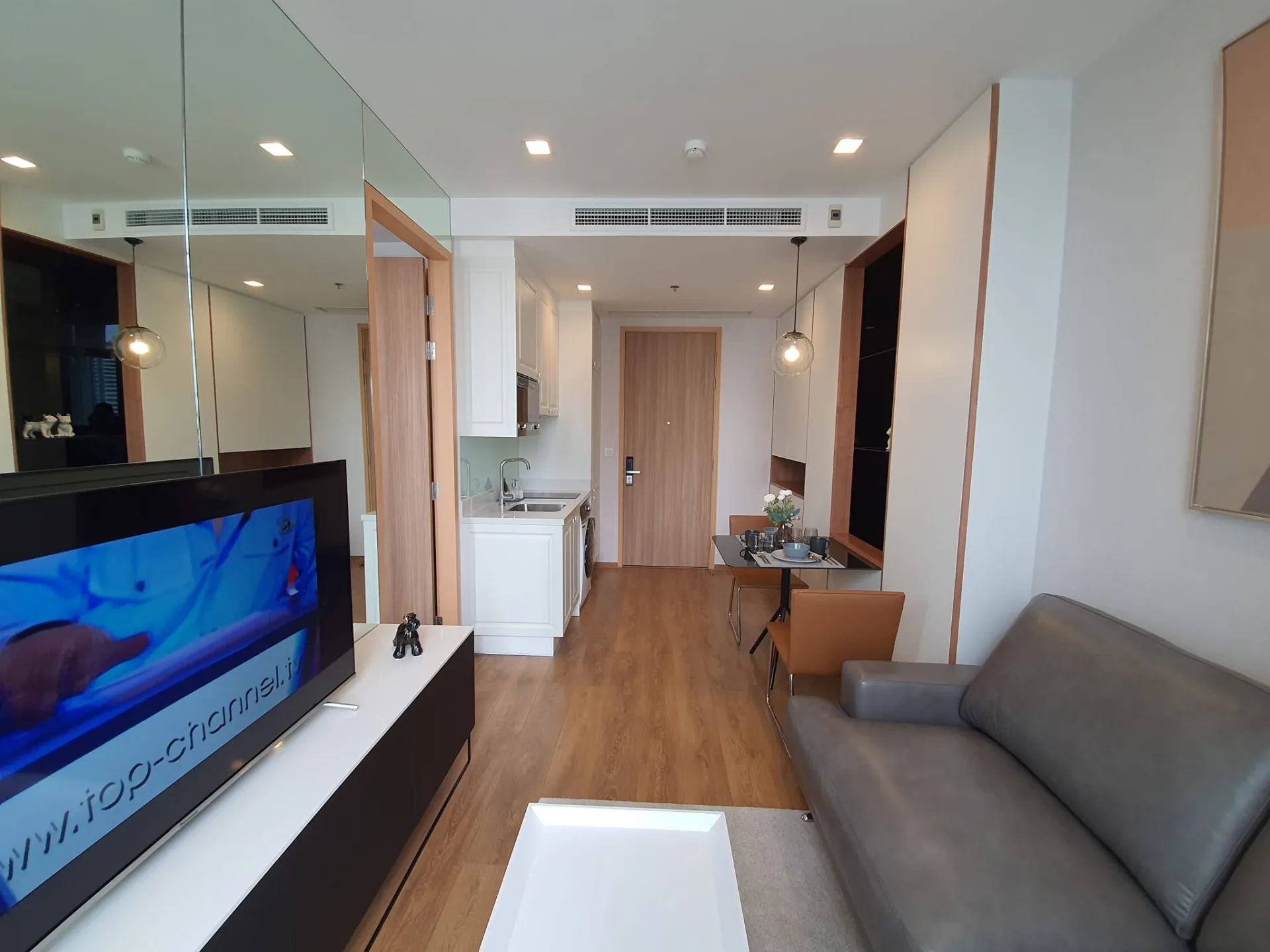 Property photos for Noble BE 33