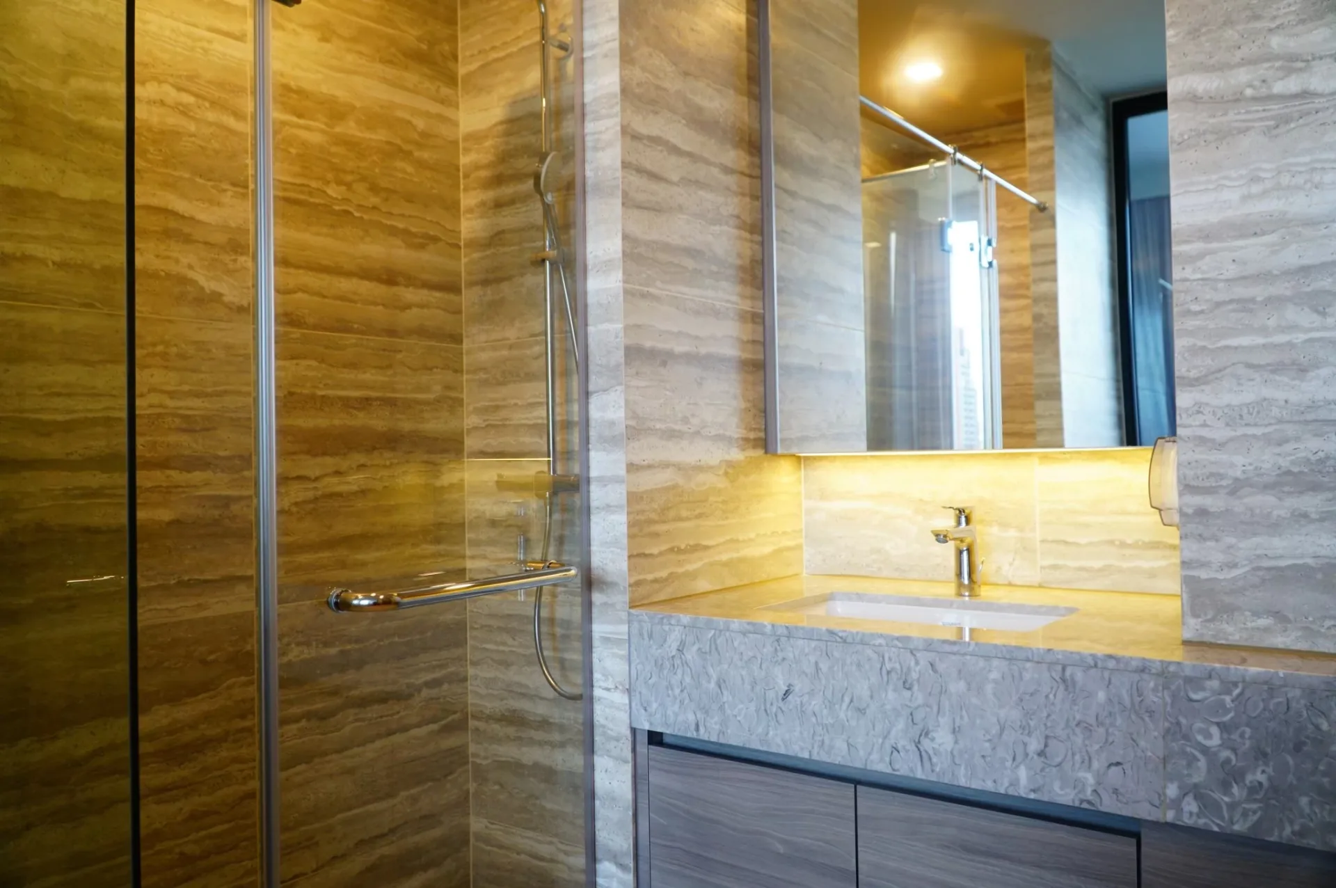 Property photos for Celes Asoke