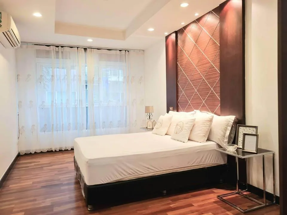 Property photos for Avenue 61