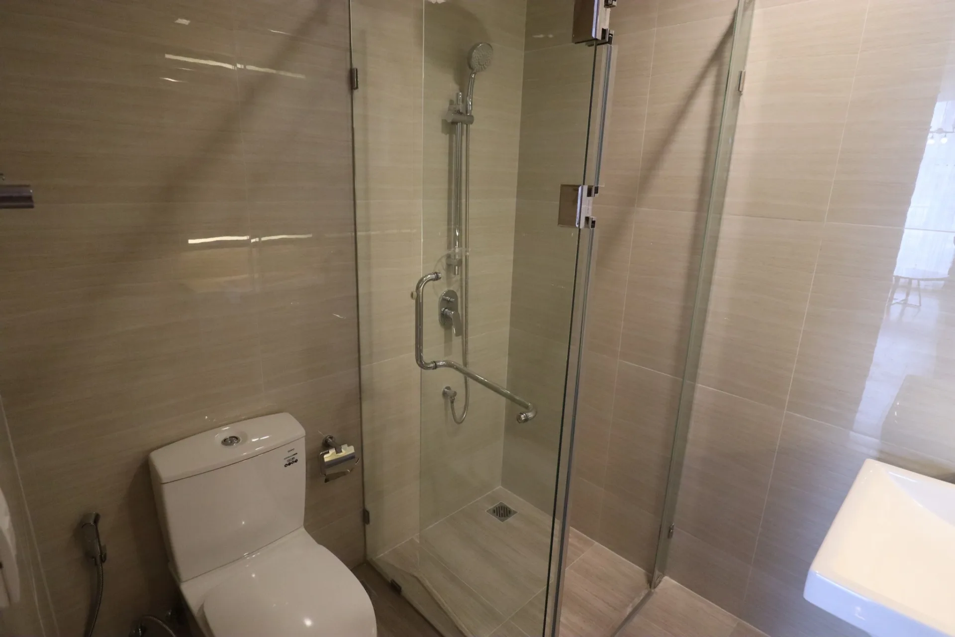 Property photos for Noble BE 33