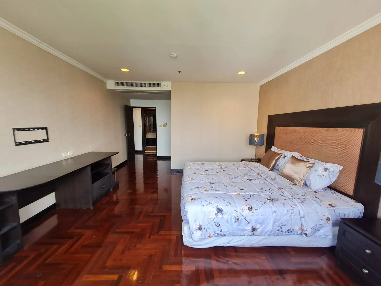 Property photos for Lake Green