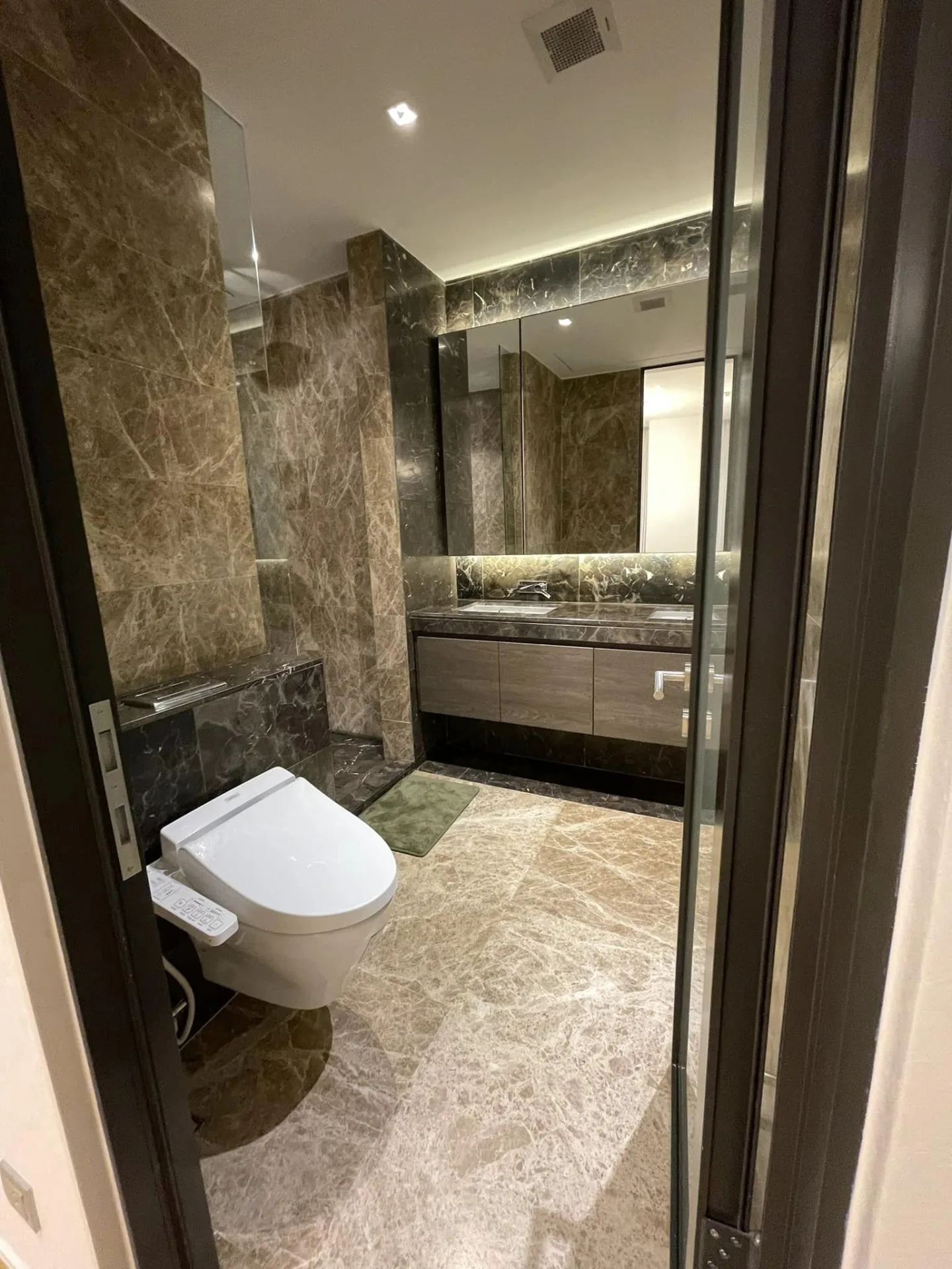 Property photos for 28 Chidlom