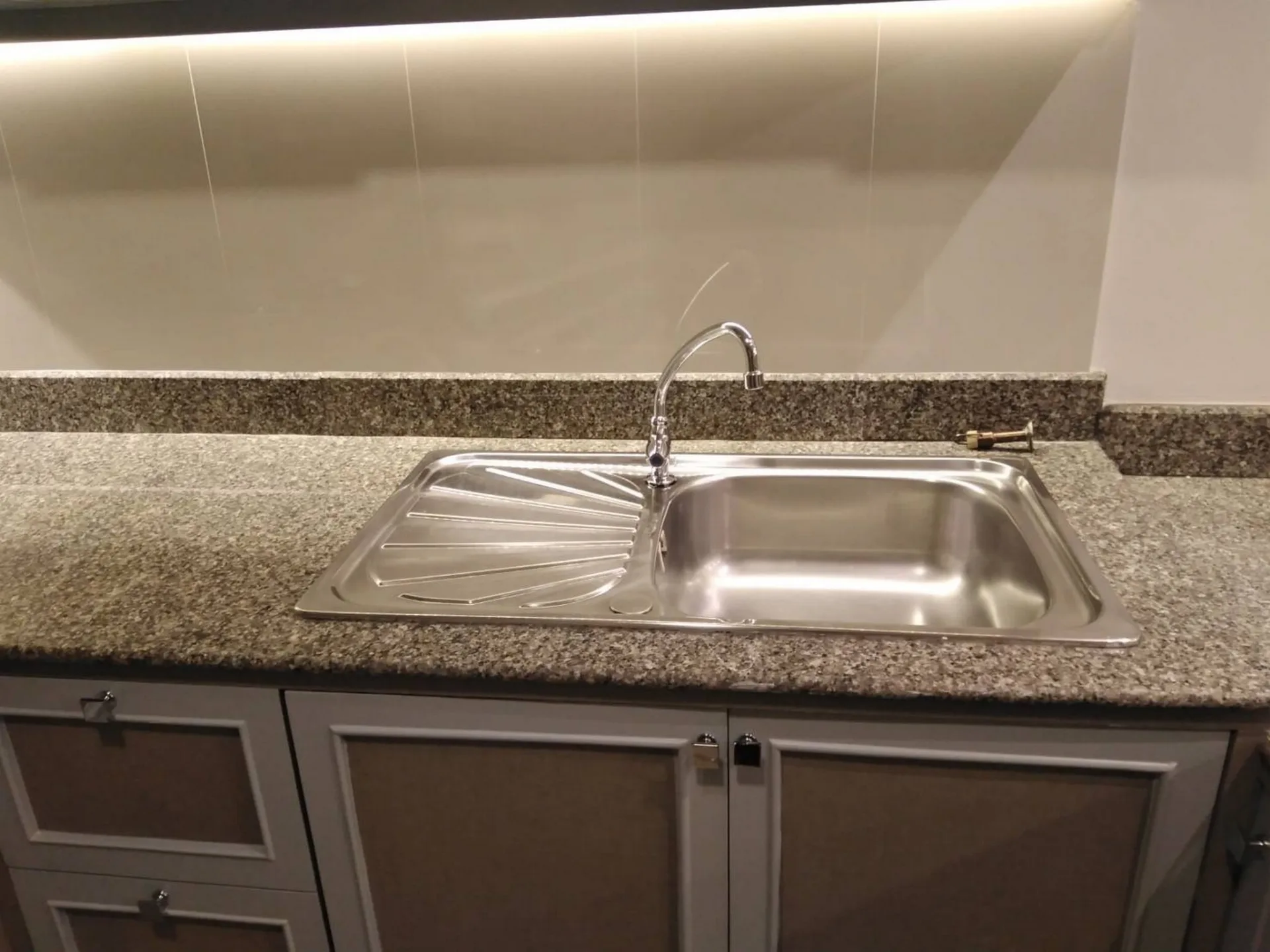 Property photos for State Tower
