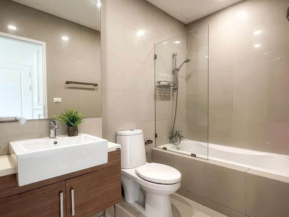 Property photos for Noble Refine
