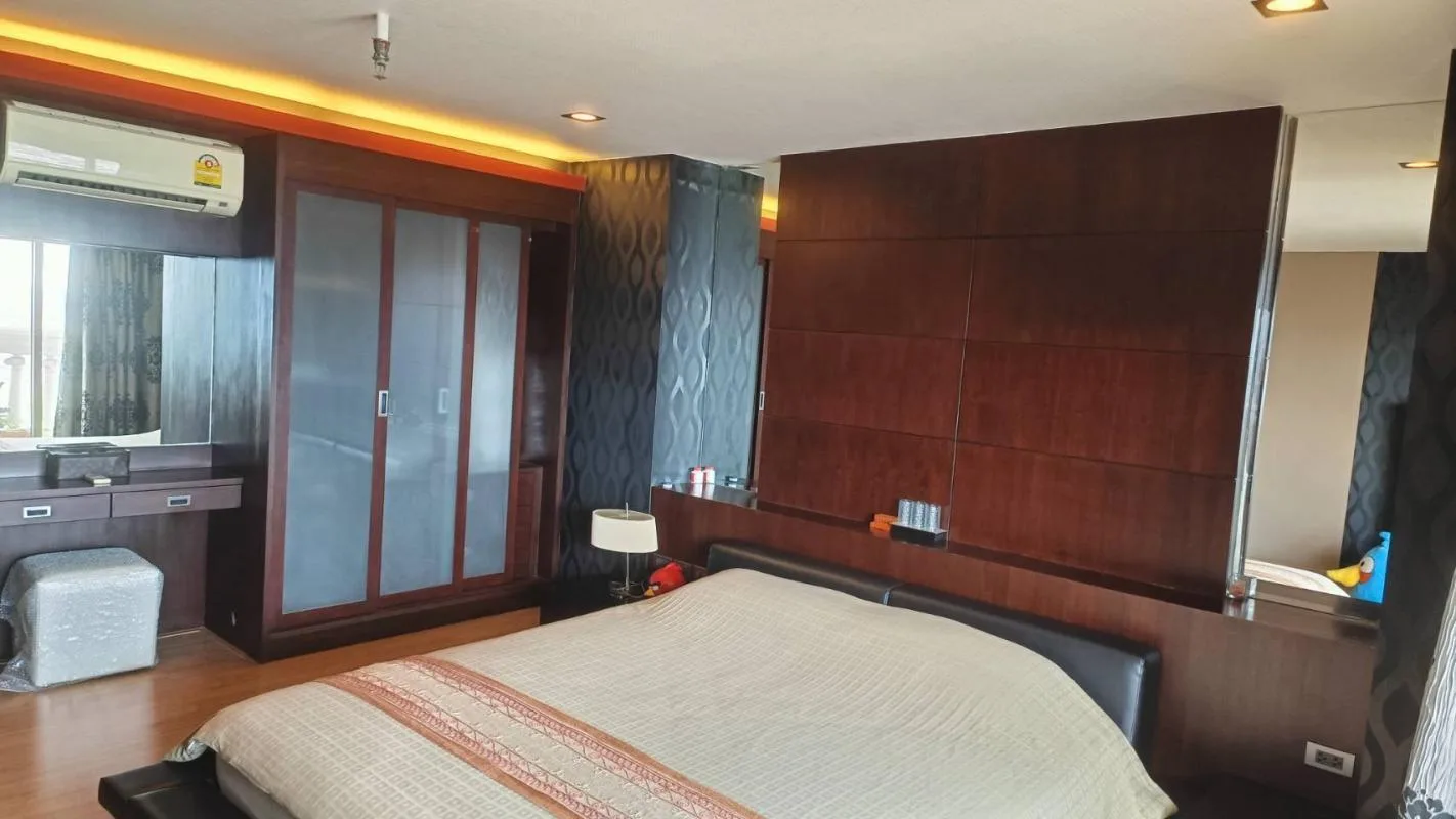 Property photos for State Tower