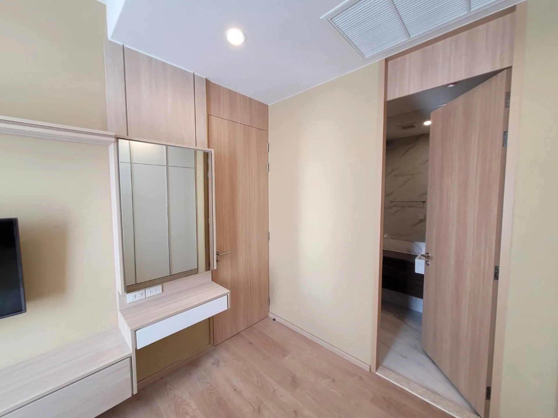 Property photos for Noble BE19