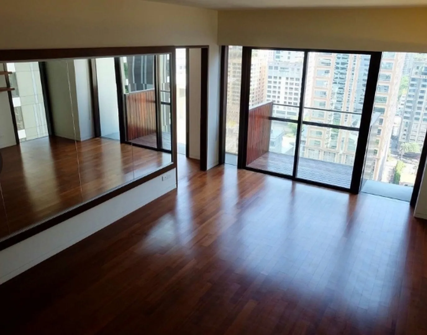 Property photos for Hansar Rajdamri
