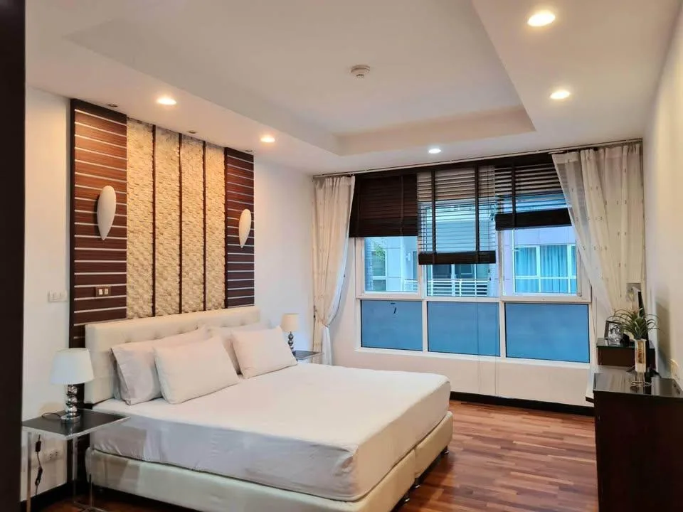 Property photos for Avenue 61