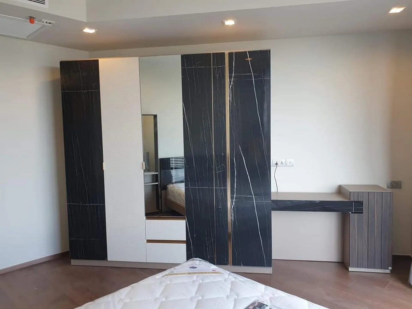 Property photos for Ideo Q Victory