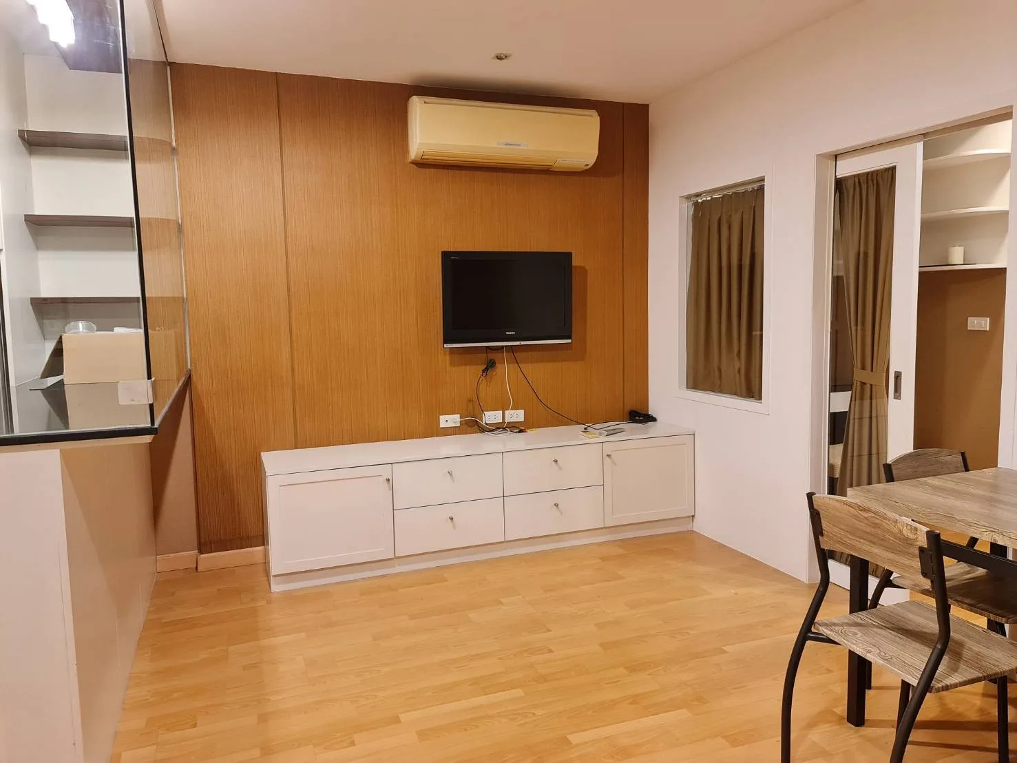 Property photos for The Room Sathorn - St.Louis