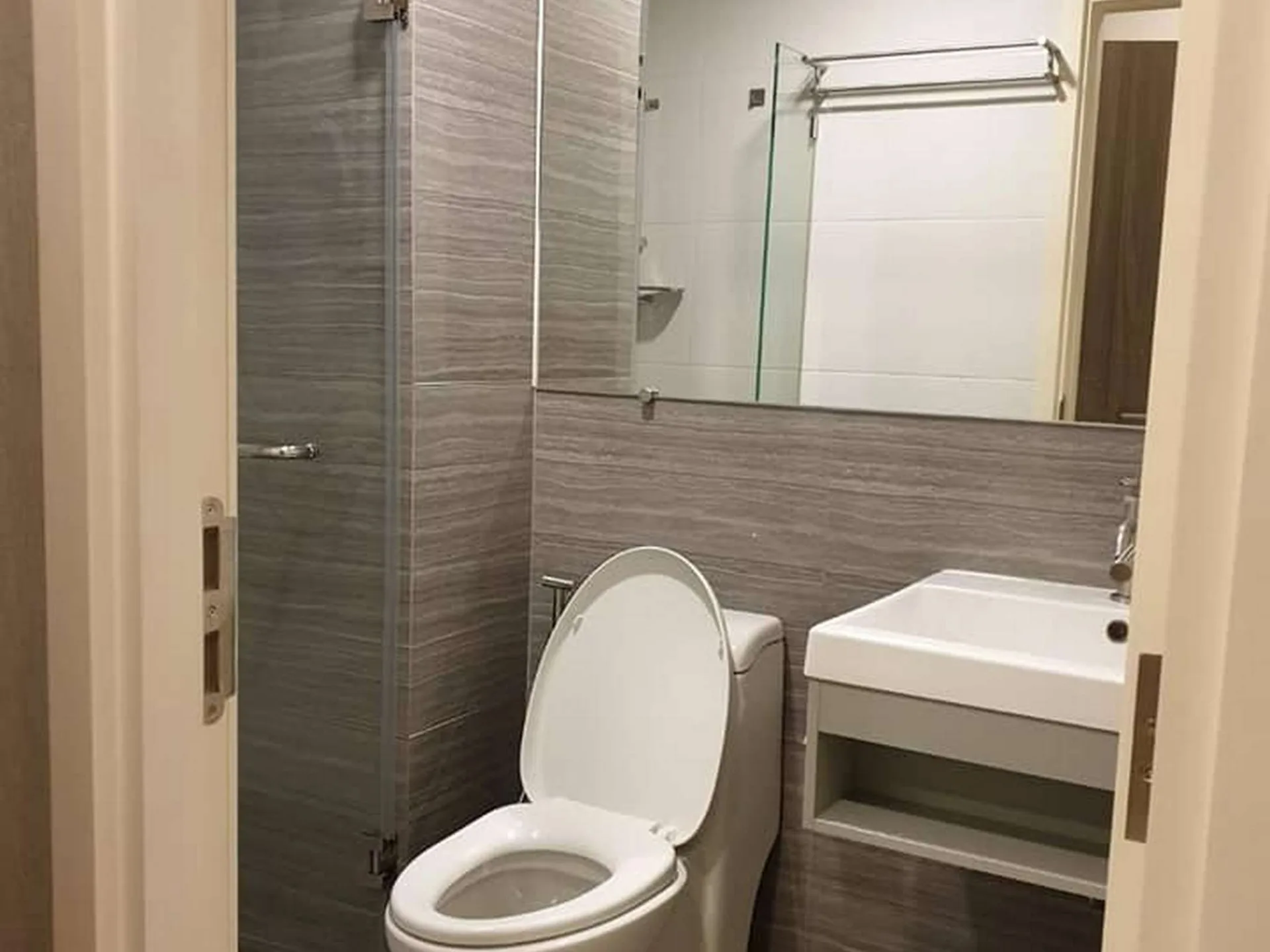 Property photos for Knightsbridge Phaholyothin - Interchange