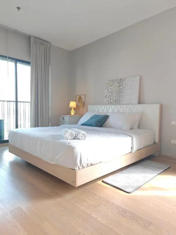 Property photos for Noble Refine