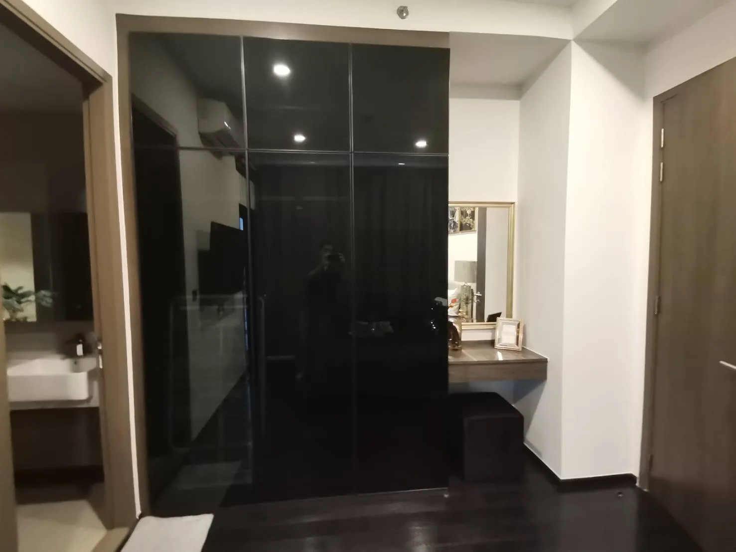 Property photos for Park Origin Thonglor
