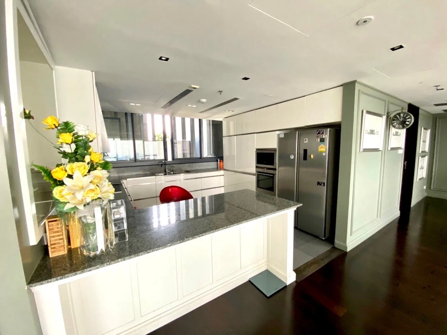 Property photos for The Met