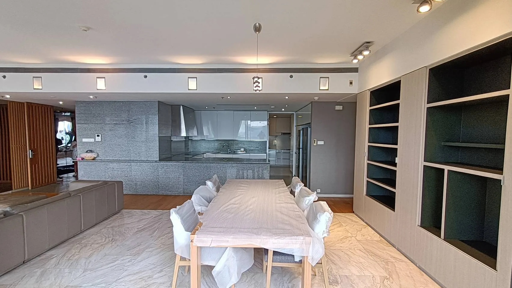 Property photos for The Met