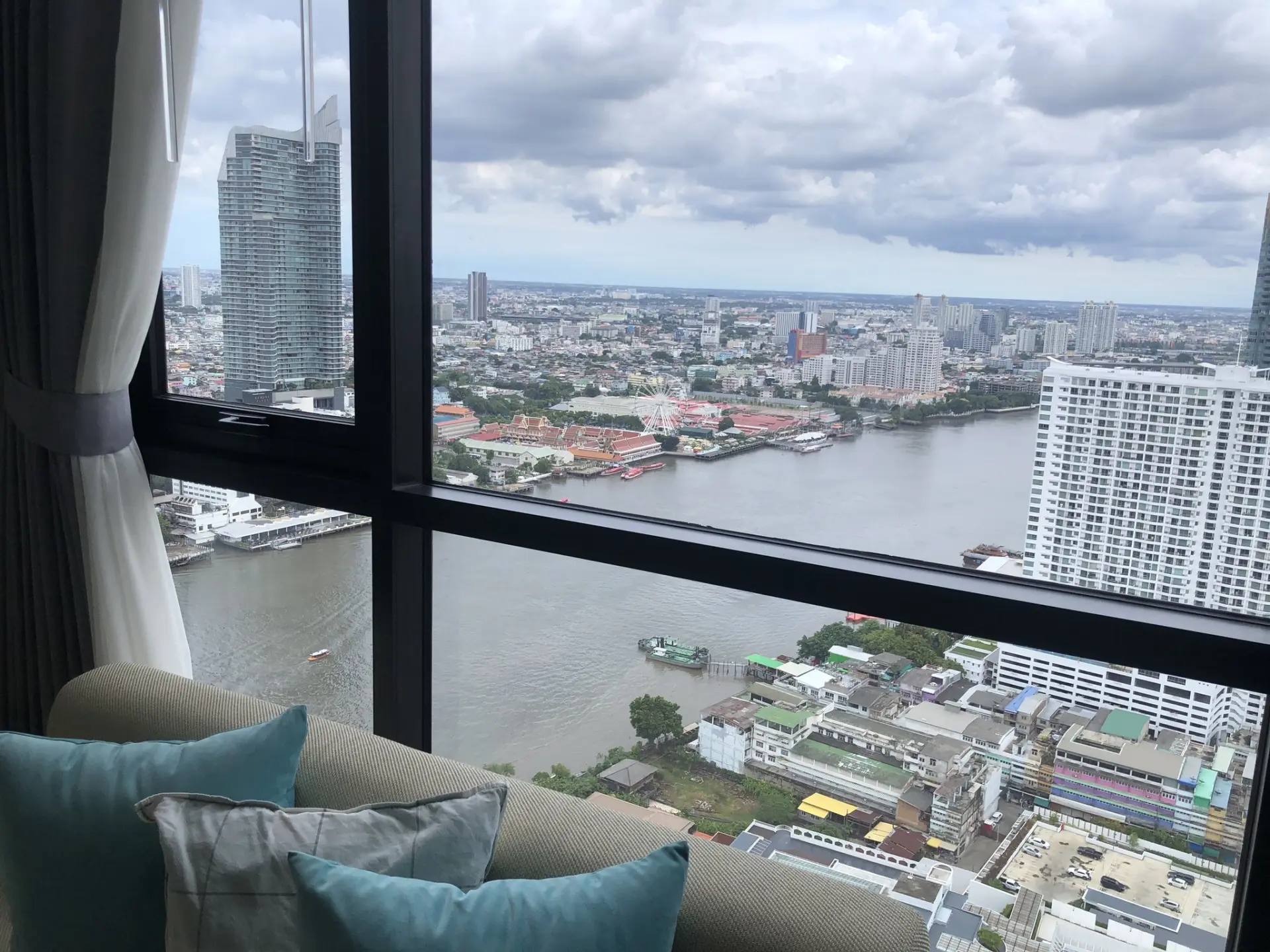 Property photos for Chapter Charoennakhorn-riverside