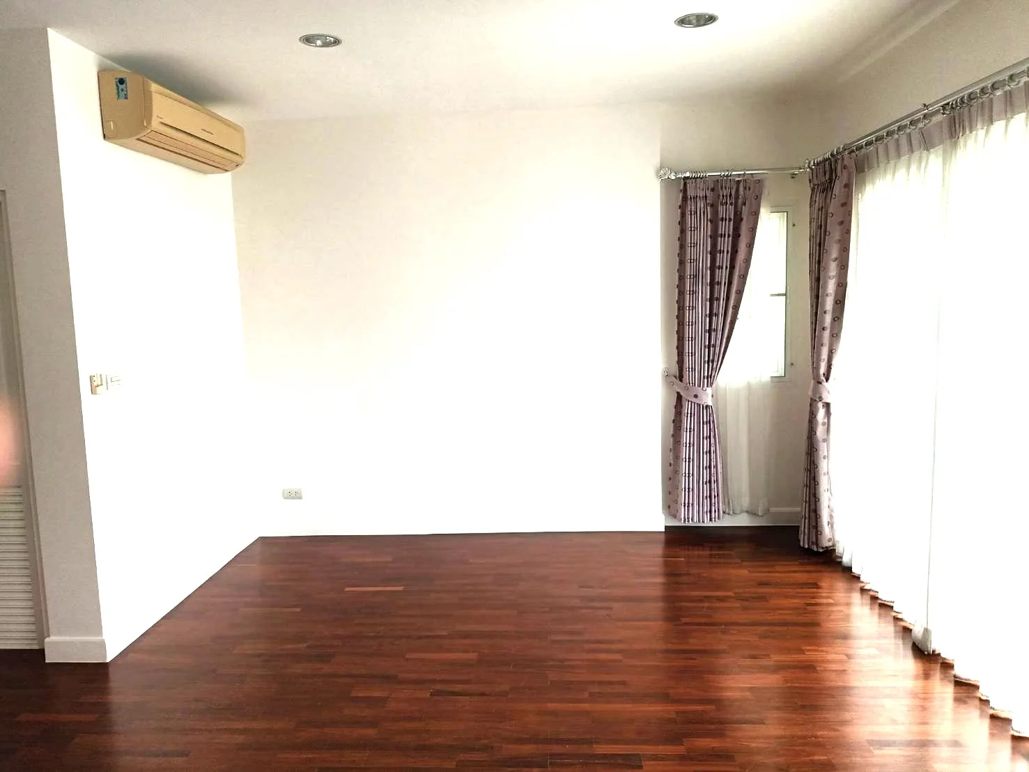Property photos for Bangkok Boulevard Rama 5