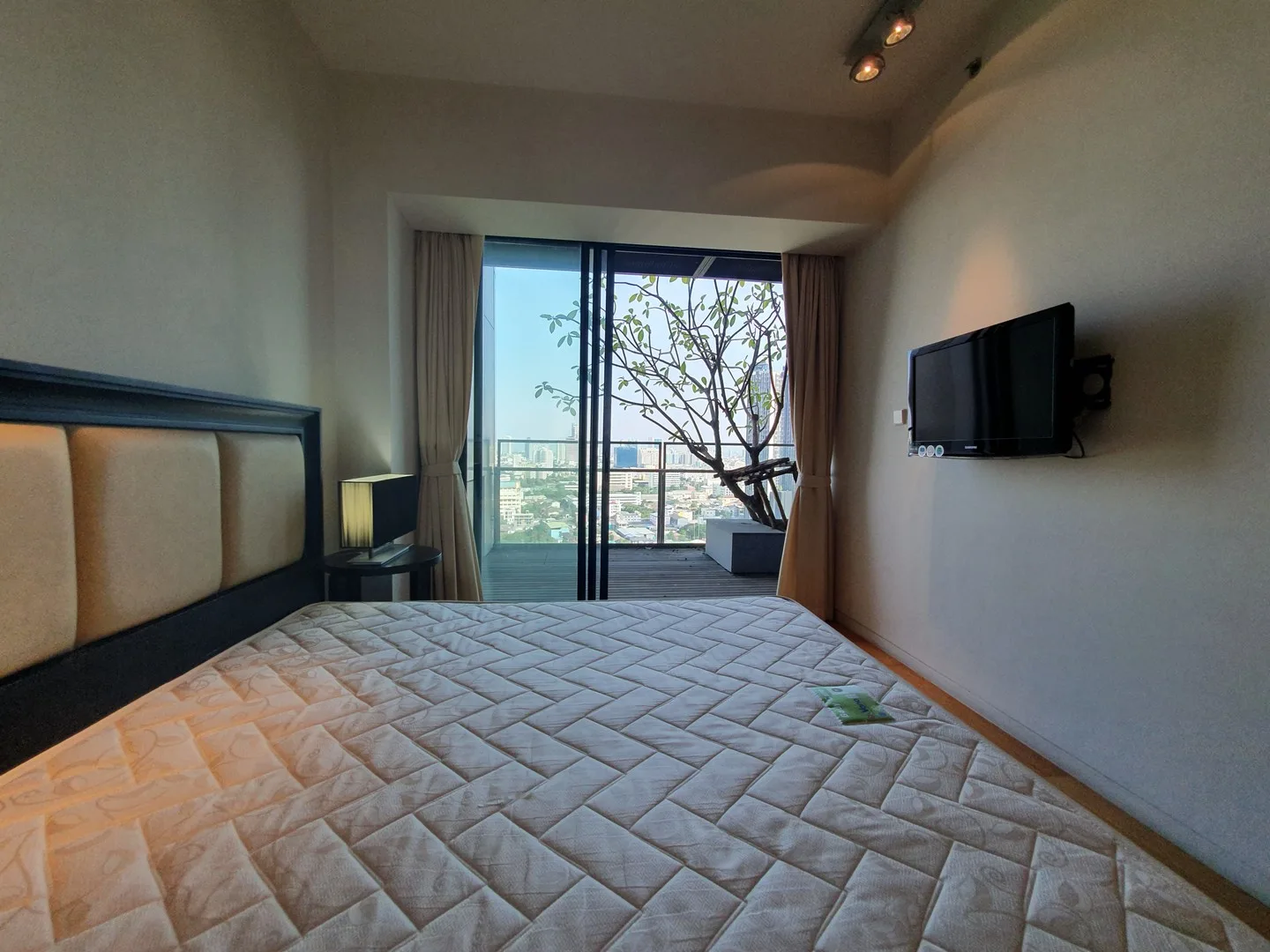 Property photos for The Met
