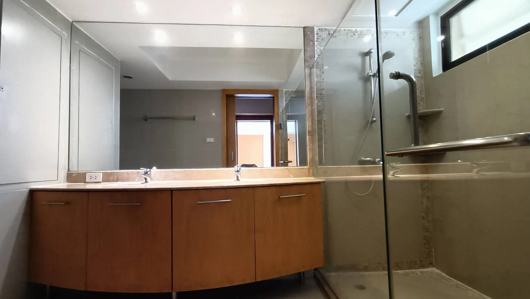 Property photos for Phirom Garden Residence
