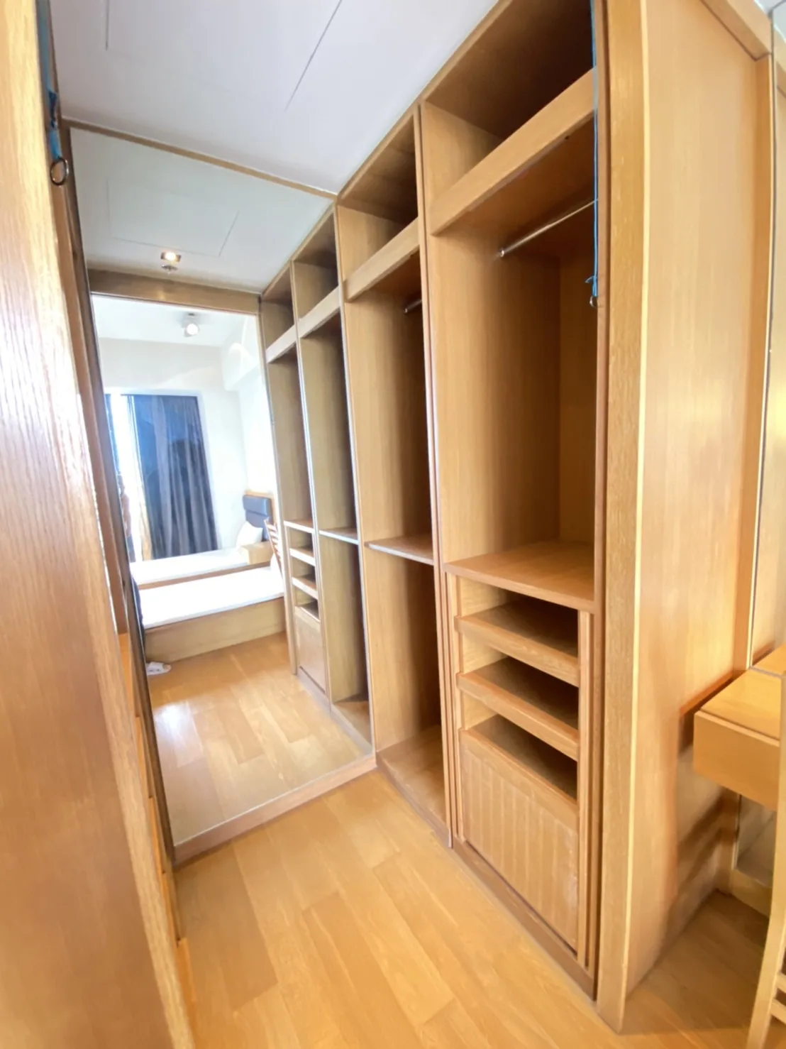 Property photos for The Met