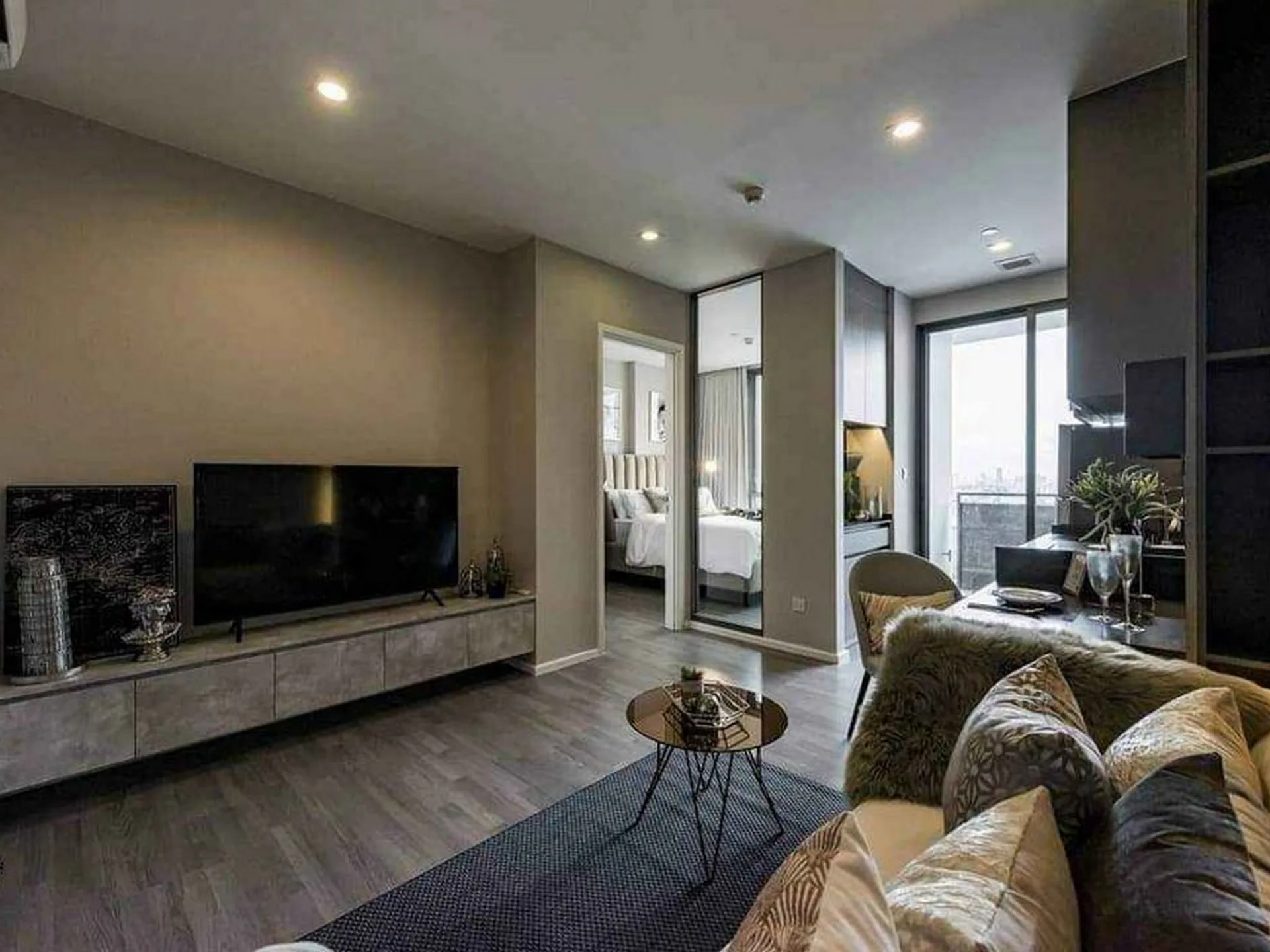 Property photos for The Room Sukhumvit 69
