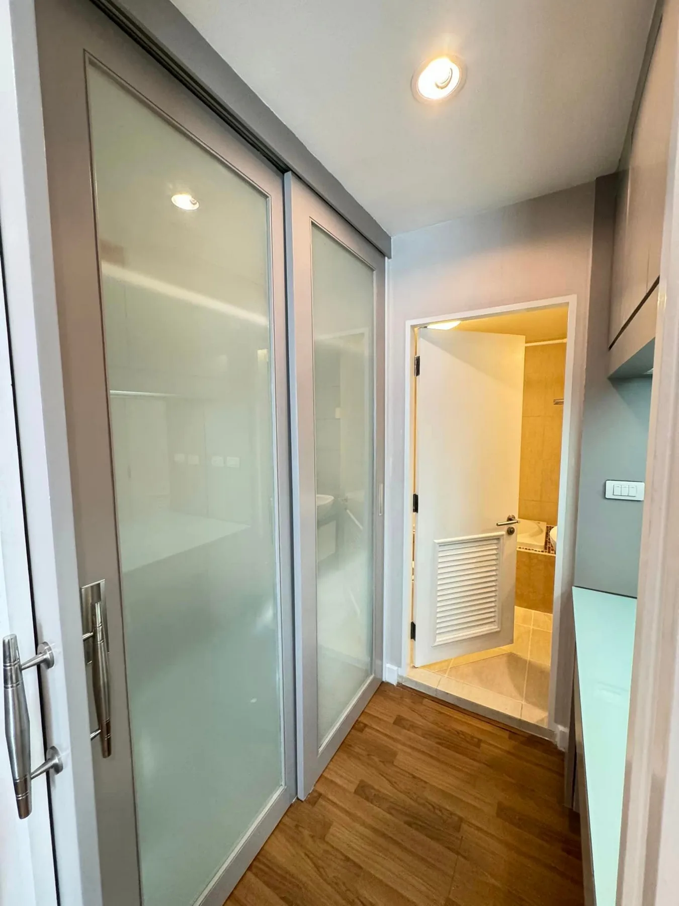 Property photos for The Clover Thonglor