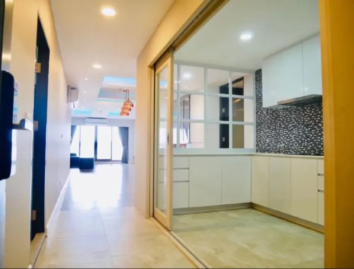 Property photos for State Tower