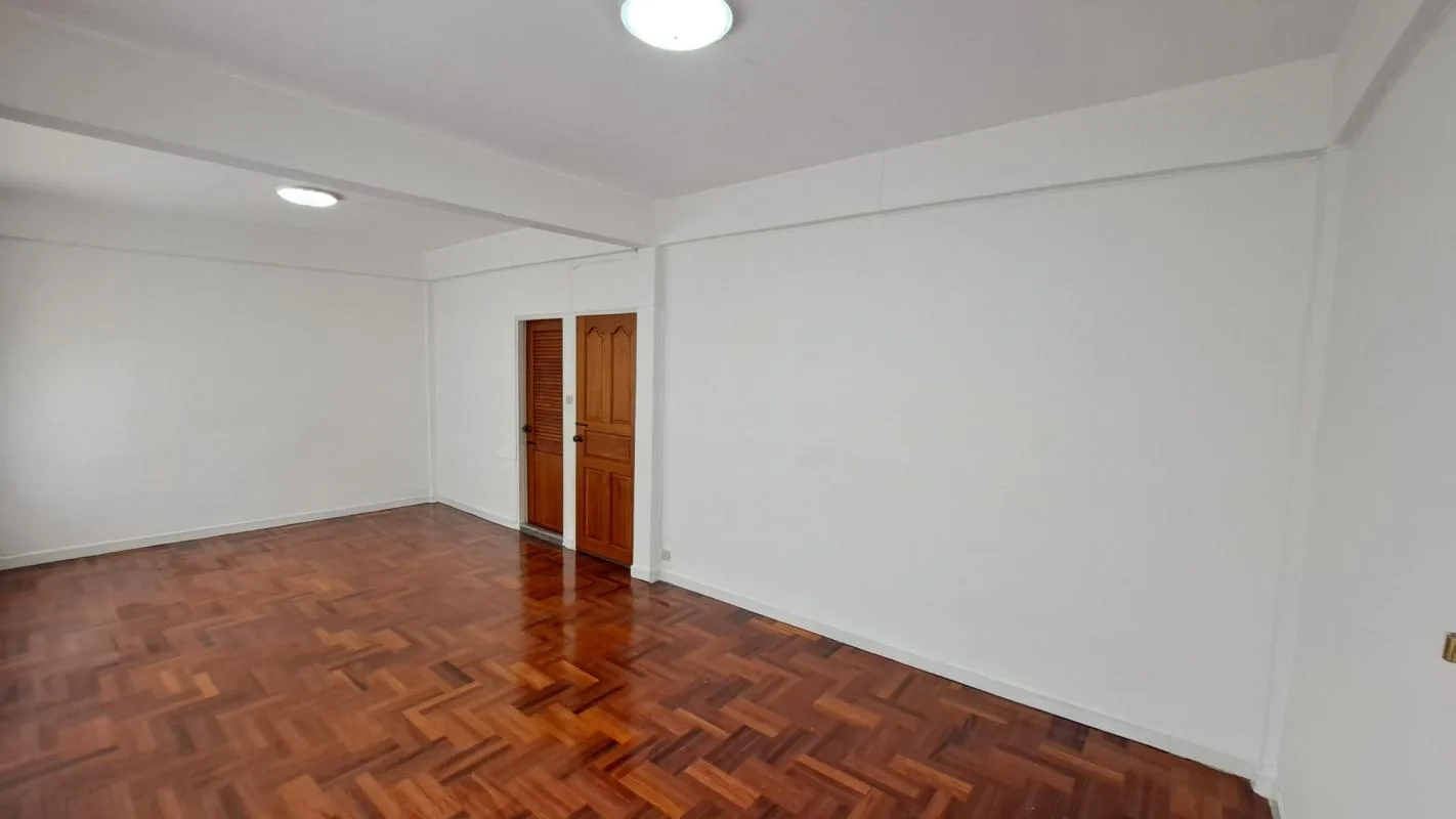 Property photos for Townhouse Soi Prasoet Di