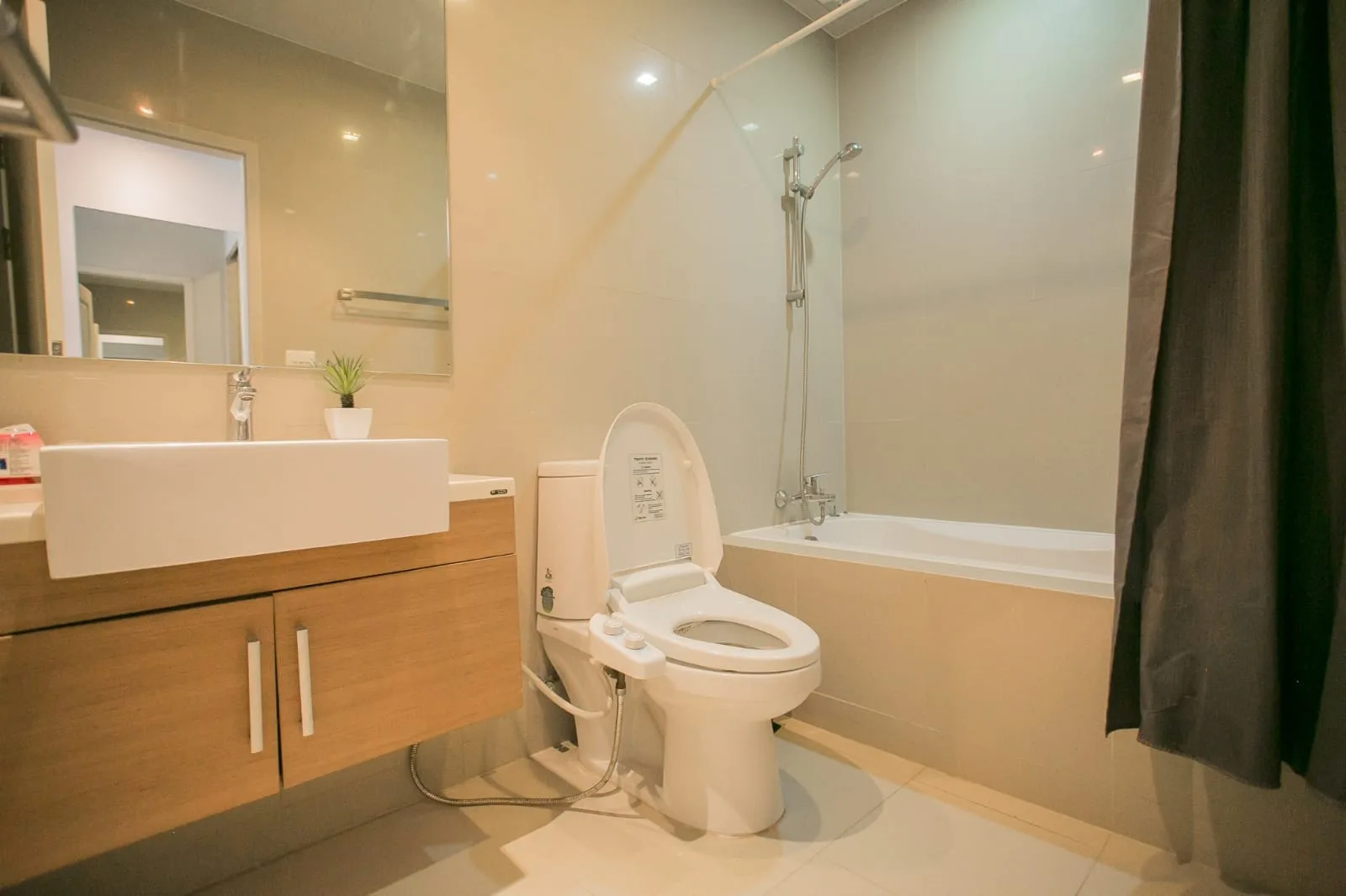 Property photos for Noble Refine