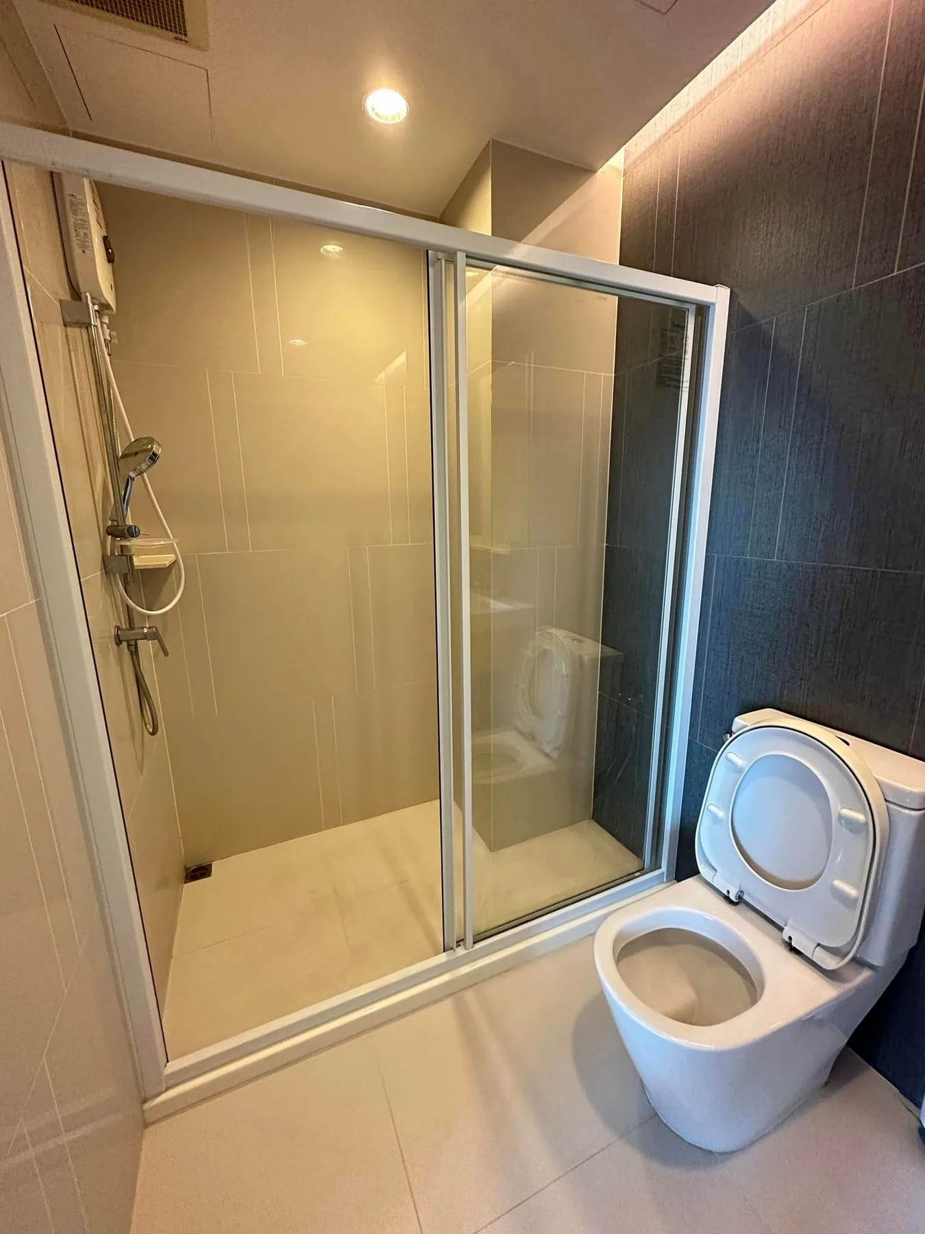 Property photos for The Key Sathorn - Charoenraj