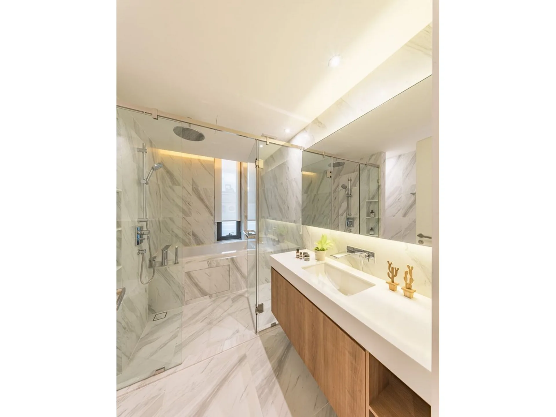 Property photos for MUNIQ Sukhumvit 23