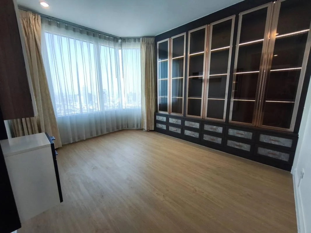 Property photos for Watermark Chaophraya