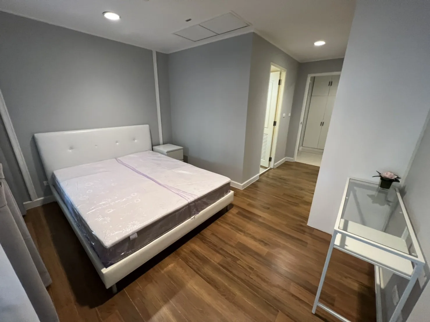 Property photos for La Vie En Rose Place