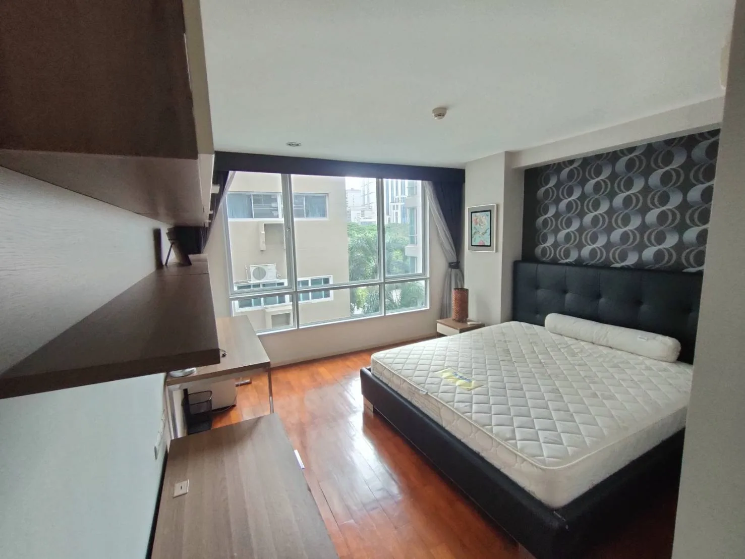 Property photos for Siri On 8